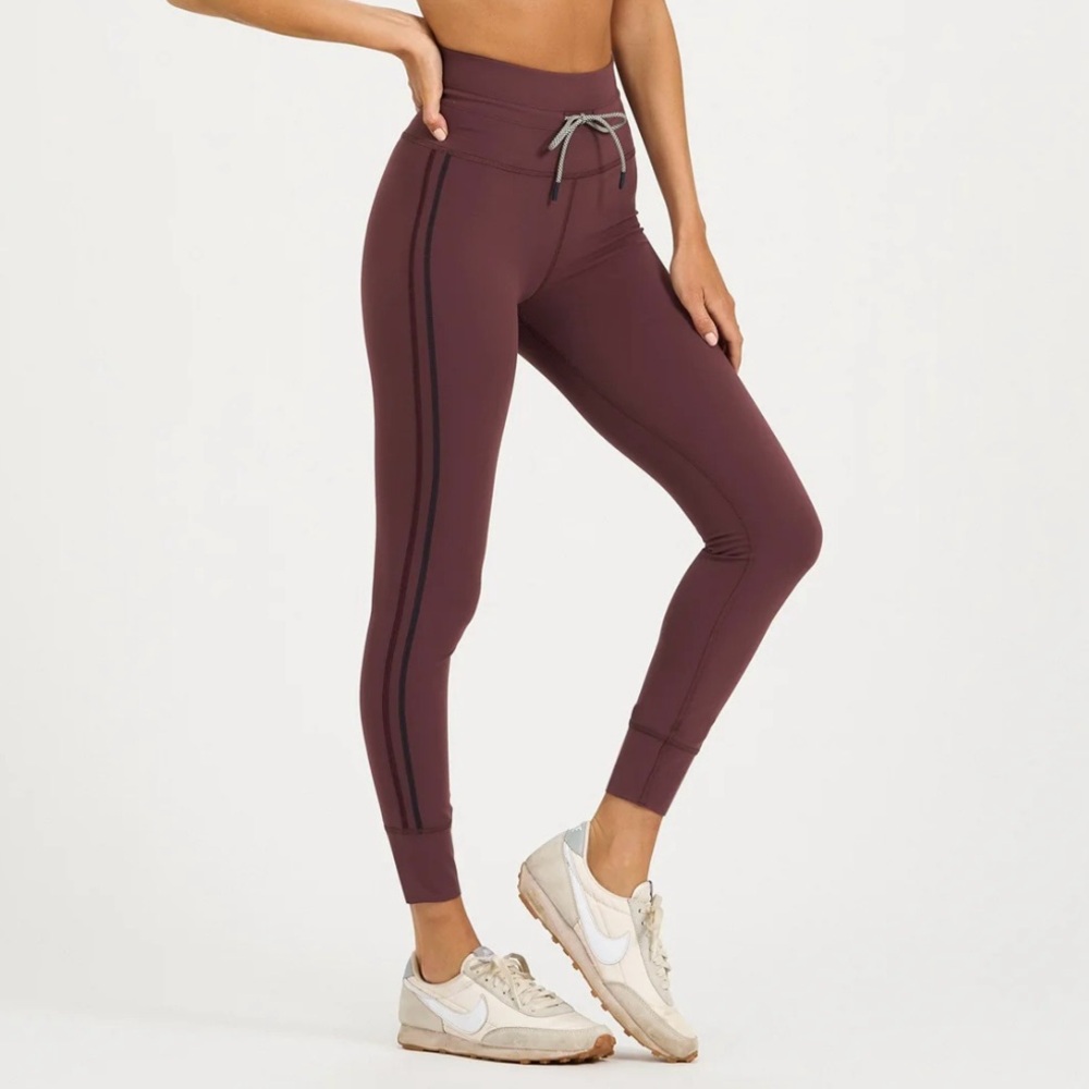 Vuori Women’s BreatheInterlock Daily Sport High Rise Legging in Fig, Size Small